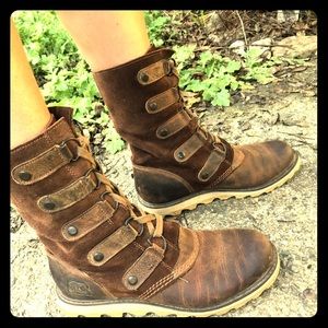 Brown leather and suede Sorel snow boots
